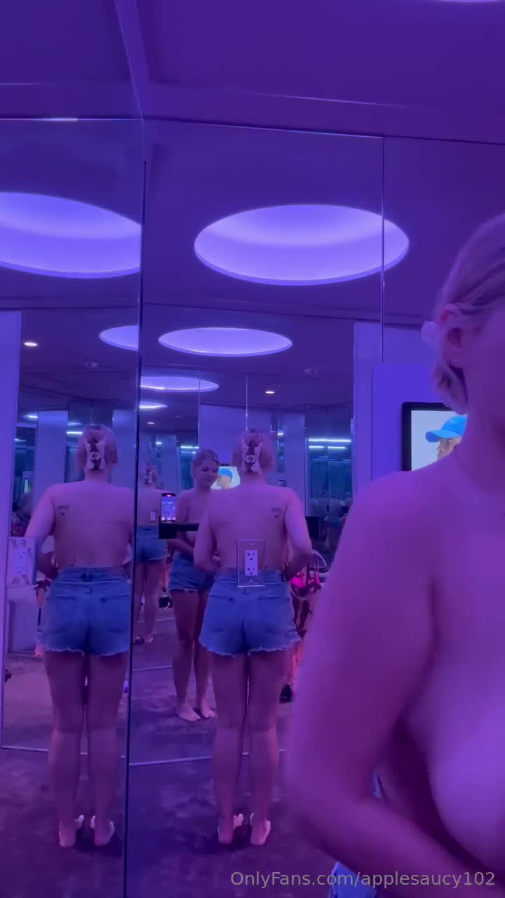 Applesaucy102 exclusive video 47 — OnlyFans girl content