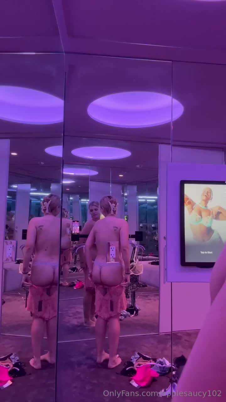 Applesaucy102 exclusive video 46 — OnlyFans girl content