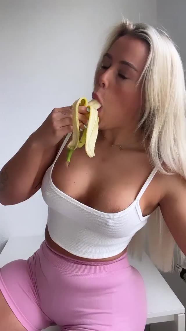 Joliiejuiiicy exclusive video 5 — OnlyFans girl content