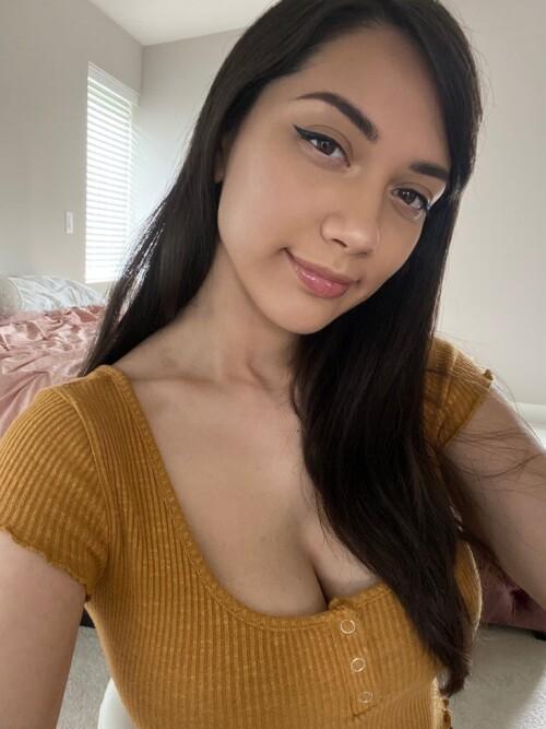 Delightfulhug — Instagram girl nude model