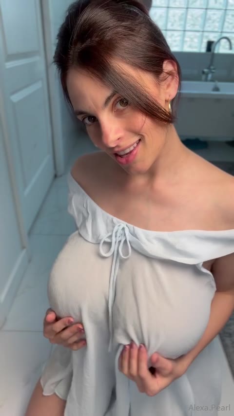 Alexapearl Alexapearl exclusive video 77 — OnlyFans girl content